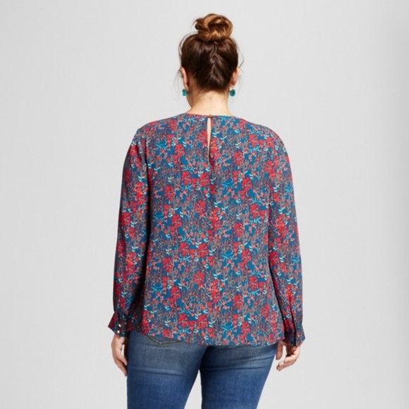 AVA&VIV Floral Pintuck Pleated Blouse - Picture 2 of 7
